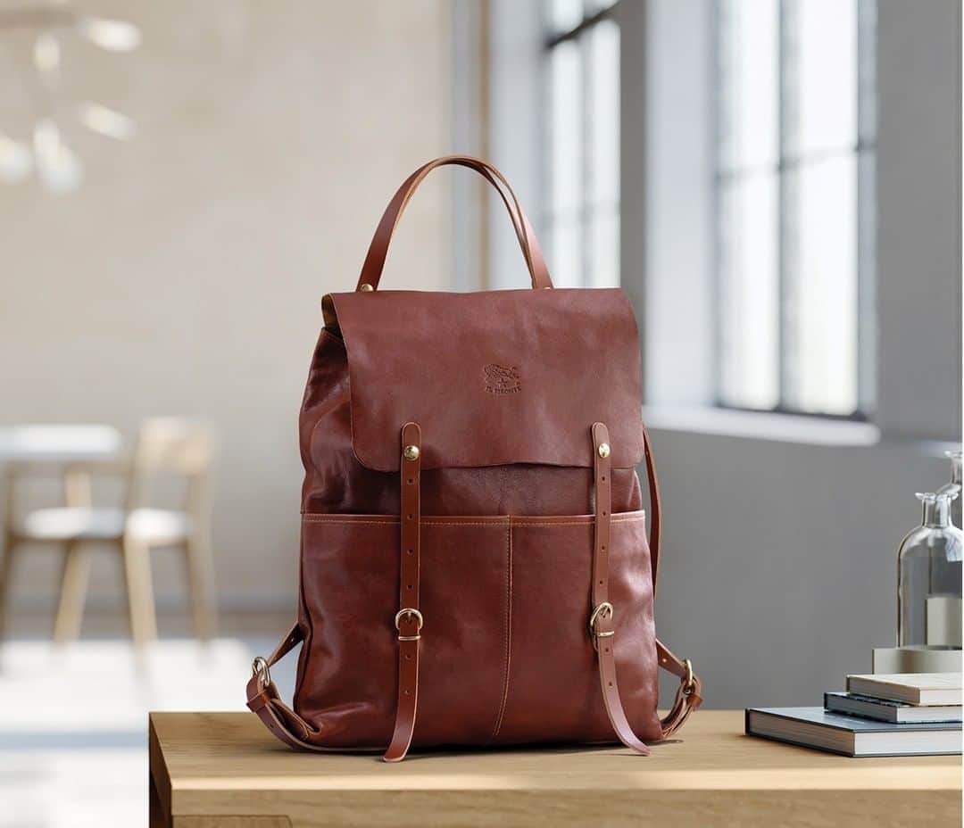 イルビゾンテのインスタグラム：「The backpack is back. ☆ #ilbisonte #backpack #madeintuscany」