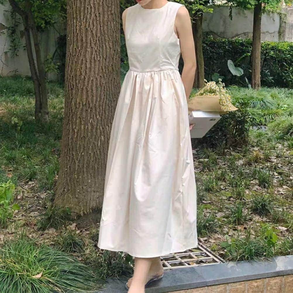 Y's Stellaさんのインスタグラム写真 - (Y's StellaInstagram)「. 🌷New dress 上質ワンピ♡ . . 詳細はOnline shopをご覧下さい . . . #ロングワンピ#今日の服#今日のコーデ#コーディネート#レースワンピ#コーデ#プチプラ#プチプラファッション#カラーシャツ#おそろコーデ#シンプルコーデ#アクセ#ママファッション #バルーン袖#ママ#サンダル #襟付き#リボン #ザラジョ#ザラ #バルーンスリーブ#restir#mylan #yokochan」7月10日 21時26分 - ys_stella_shop