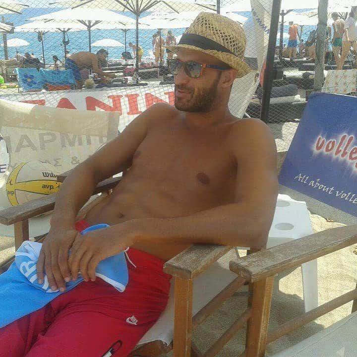 のインスタグラム：「Είσαι ο Άγγελος μου και σήμερα γίνεσαι 40 🎂 και παραμένεις ο μεγάλος αδελφός!!! Λείπεις...... ❤️ #myangel #mybrother #missyou @savemoras」