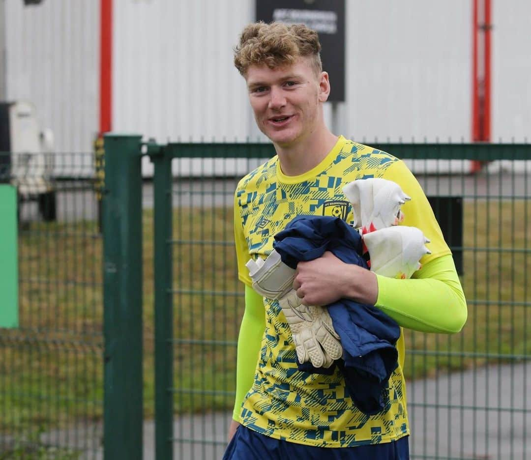 AFCボーンマスさんのインスタグラム写真 - (AFCボーンマスInstagram)「2️⃣0️⃣ today! Have a great birthday, @will_jdennis40! 🥳🎊🎉 #afcb 🍒」7月10日 21時48分 - afcb