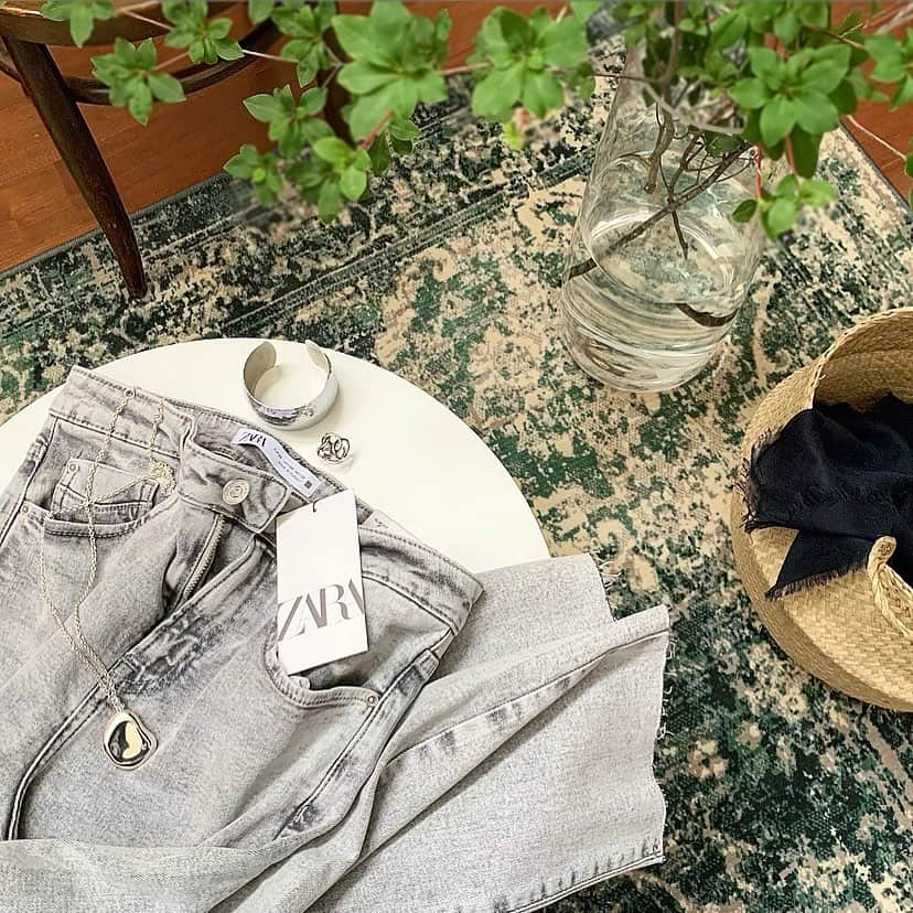 ree_mstorynさんのインスタグラム写真 - (ree_mstorynInstagram)「#lovedenim  久しぶりに 色も形も一目惚れした @zara のデニム SALEじゃなかったけどね ・ ・ #zarawomen #zarastyle #zarafashion #zaradenim #shopping #interior #green #ikea #ikeastyle #ザラ #ザラデニム #ドウダンツツジ #ドウダンツツジのある暮らし #fashion #denim #chiekoplus #philippeaudibert #silver  #silverjewelry #summerfashion #vsco  #vscam」7月10日 21時48分 - ree_mstoryn