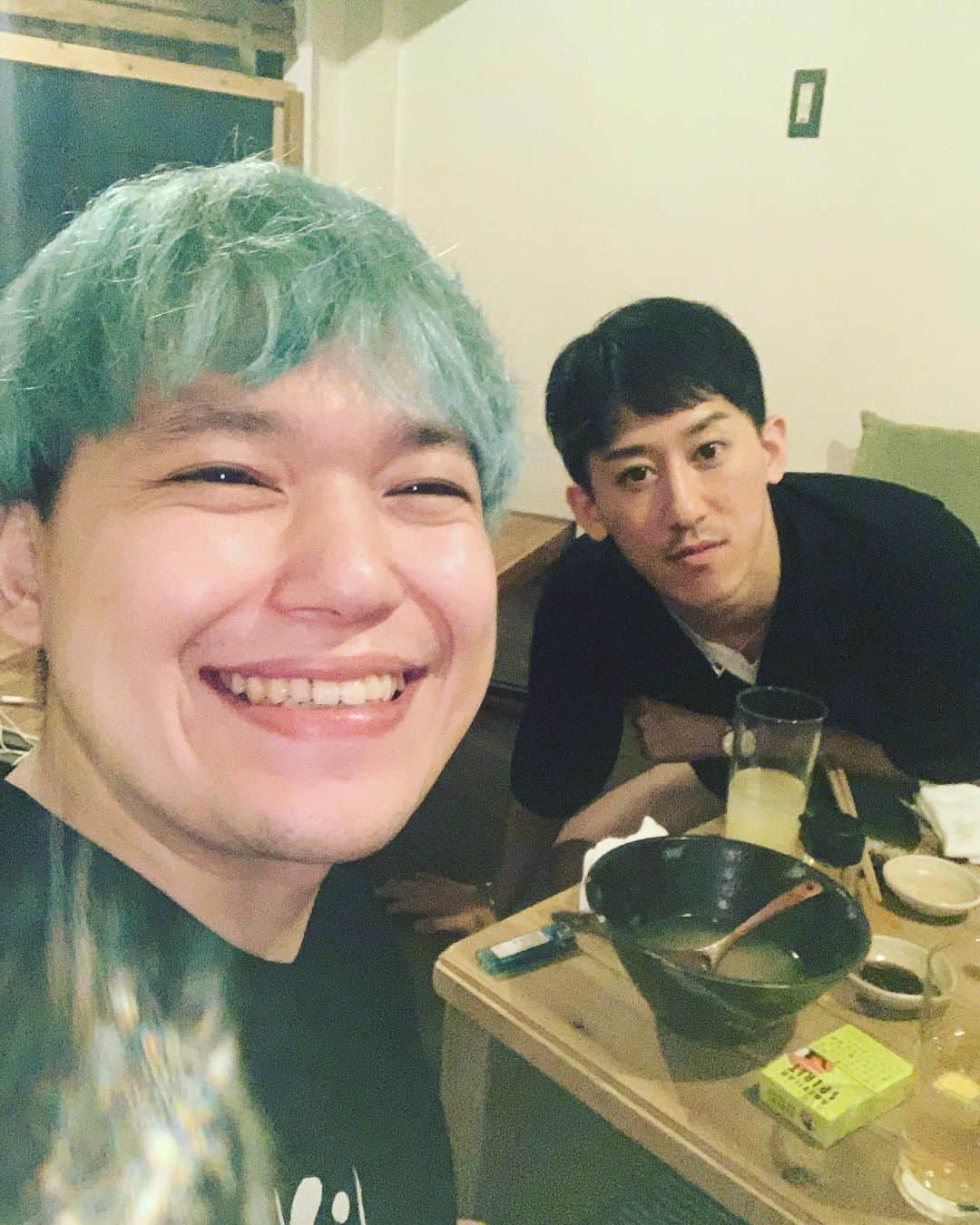 相馬トランジスタのインスタグラム：「昨日は遥か昔一緒にYouTubeやら漫才をやっていたぬのちゃんとご飯に行きました。今や社長らしいです。お金あるらしいです。なので奢ってもらいました。  感謝🙏  #毎日笑顔日記 #次はうなぎ食べたい」