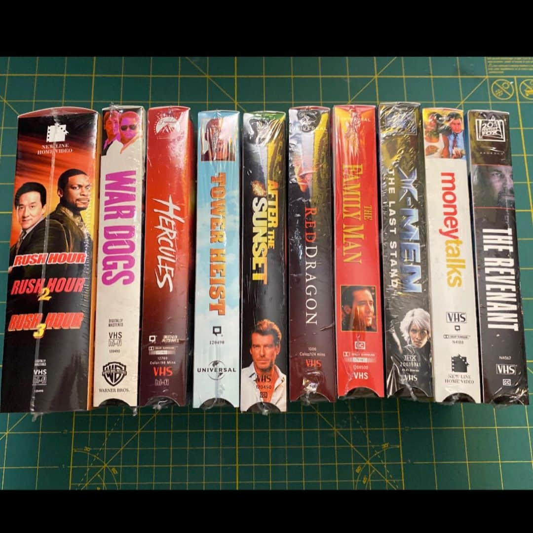 ブレット・ラトナーさんのインスタグラム写真 - (ブレット・ラトナーInstagram)「These are not old school VHS’s you bought or rented from Blockbuster! These are recreated from scratch by @offtrackoutlet The actual movies are on VHS tape in these boxes!!! This is just genius Art! Most of these movies never even came out on VHS! @jackiechan @christucker @therock @sirpatstew @piercebrosnanofficial @salmahayek  @woodyharrelson @ianmckellen @thehughjackman @halleberry @benstiller @edwardnortonofficial @anthonyhopkins @leonardodicaprio @toddphillips1 @jonahhill #EddieMurphy #RalphFiennes #VHS #VHSTapes #MoneyTalks #RushHour123 #AfterTheSunset #TheFamilyMan #RedDragon #X-MenTheLastStand #TowerHeist #Hercules #TheRevenant #WarDogs #RatPacEntertainment @ratpacent」7月10日 21時57分 - brettrat