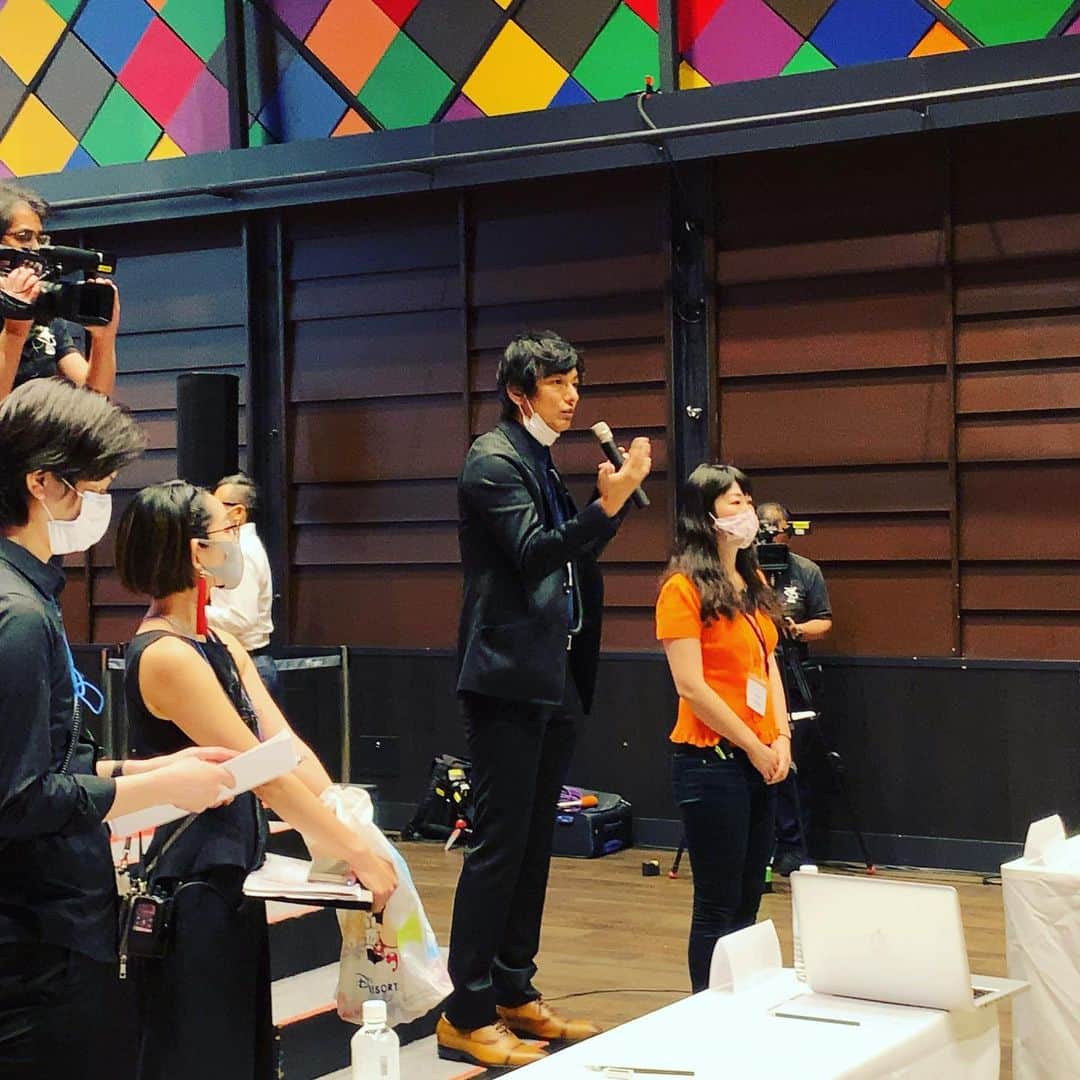 吉田ヒトシのインスタグラム：「【時差グラム】ミセス・インターナショナル　ミズ・ファビュラス 2020日本大会 1枚目は大会当日朝のリハーサル 2枚目　各グランプリ発表 3.4枚目　イギリスのメディアが、日本の感染症対策として紹介されました」