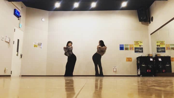 のインスタグラム：「_ . 🖤💗BLACKPINK!!!💗🖤 . 🎧How You Like That/BLACKPINK . @blackpinkofficial . . Choreo by me🖤💖🖤💖 . . w/ My sis @uare_ayn73💋 . #dance#dancer#dancevideo#vogue #voguedance#voguing#voguefemme #voguefem#feminine#sexy#asiangirls #longhair#longhairgirls#blacklonghair #choreography#blackpink#howyoulikethat #houseoforicci#houseoforiccijapan#ayanaoricci」