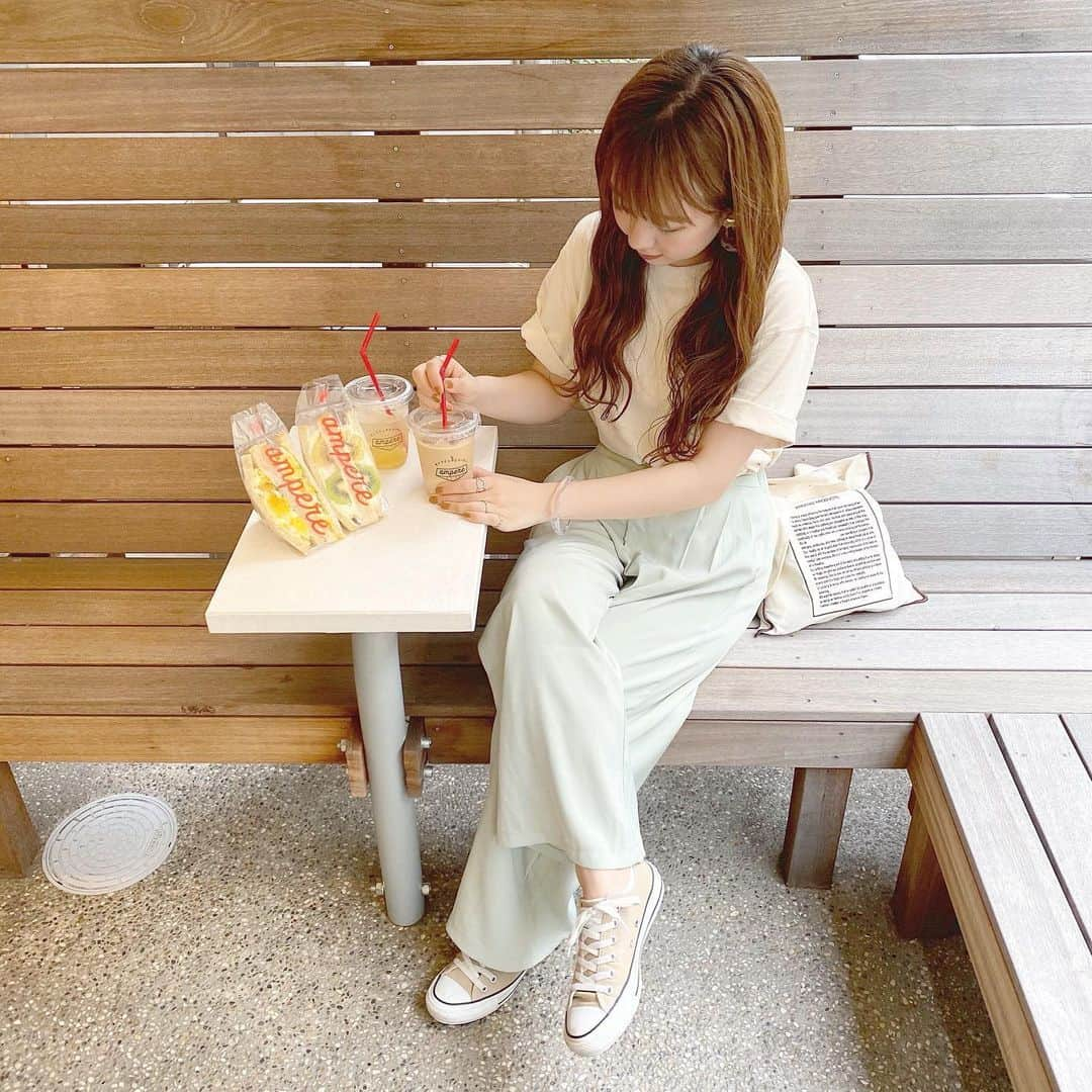 haruさんのインスタグラム写真 - (haruInstagram)「ㅤㅤㅤㅤㅤㅤㅤㅤㅤㅤㅤㅤㅤ ㅤㅤㅤㅤㅤㅤㅤㅤㅤㅤㅤㅤㅤ ㅤㅤㅤㅤㅤㅤㅤㅤㅤㅤㅤㅤㅤ #ootd ㅤㅤㅤㅤㅤㅤㅤㅤㅤㅤㅤㅤㅤ 連続投稿ごめんなさい🙇‍♀️☁️ ㅤㅤㅤㅤㅤㅤㅤㅤㅤㅤㅤㅤㅤ chocoちゃん🍫が撮ってくれた お気に入り写真☺️🧡// ㅤㅤㅤㅤㅤㅤㅤㅤㅤㅤㅤㅤㅤ . ㅤㅤㅤㅤㅤㅤㅤㅤㅤㅤㅤㅤㅤ @fifth_store のミントグリーンのパンツを ベージュ系で組んだコーデ🧸 ㅤㅤㅤㅤㅤㅤㅤㅤㅤㅤㅤㅤㅤ 7月入ってから1番お気に入りコーデ☺️💕！ ㅤㅤㅤㅤㅤㅤㅤㅤㅤㅤㅤㅤㅤ . ㅤㅤㅤㅤㅤㅤㅤㅤㅤㅤㅤㅤㅤ ☑︎ tops : #uniqlo #ユニクロ　¥1000 ☑︎ pants : #fifth #フィフス ¥6479 ☑︎ bag : #theatreproducts #シアタープロダクツ ¥4400 ㅤㅤㅤㅤㅤㅤㅤㅤㅤㅤㅤㅤㅤ . ㅤㅤㅤㅤㅤㅤㅤㅤㅤㅤㅤㅤㅤ chocoちゃんのカメラセンスが神すぎて のせたいのたくさんあるので またカフェ紹介で投稿させてください🥺🧡 ㅤㅤㅤㅤㅤㅤㅤㅤㅤㅤㅤㅤㅤ ちょこりんありがとう〜☺️💕 ㅤㅤㅤㅤㅤㅤㅤㅤㅤㅤㅤㅤㅤ ㅤㅤㅤㅤㅤㅤㅤㅤㅤㅤㅤㅤㅤ #プチプラコーデ#fifthtl#カジュアル#パンツ#低身長コーデ#ミントグリーン#フロントタックカラーワイドパンツ #harucd ㅤㅤㅤㅤㅤㅤㅤㅤㅤㅤㅤㅤㅤ」7月10日 22時02分 - __haru3