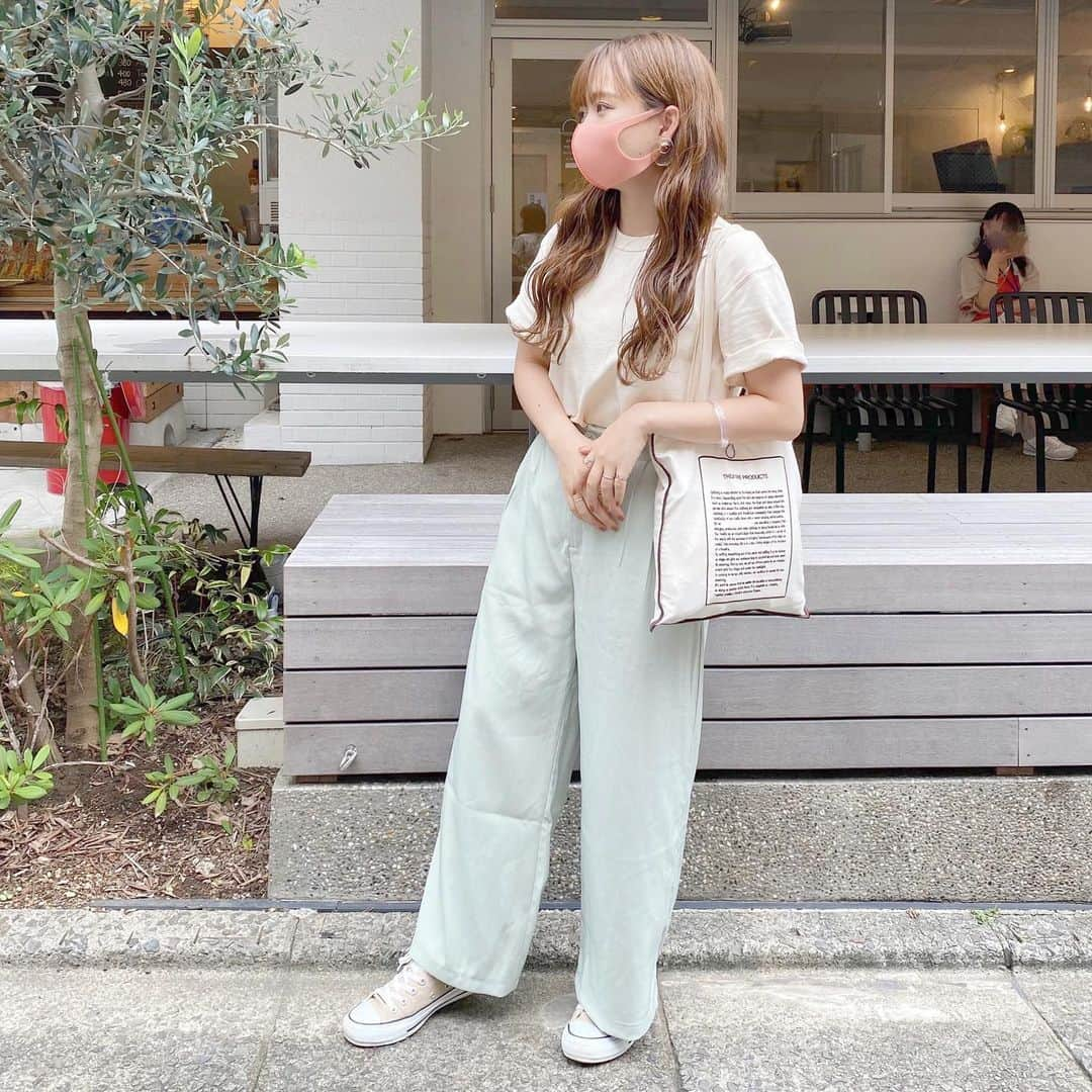 haruさんのインスタグラム写真 - (haruInstagram)「ㅤㅤㅤㅤㅤㅤㅤㅤㅤㅤㅤㅤㅤ ㅤㅤㅤㅤㅤㅤㅤㅤㅤㅤㅤㅤㅤ ㅤㅤㅤㅤㅤㅤㅤㅤㅤㅤㅤㅤㅤ #ootd ㅤㅤㅤㅤㅤㅤㅤㅤㅤㅤㅤㅤㅤ 連続投稿ごめんなさい🙇‍♀️☁️ ㅤㅤㅤㅤㅤㅤㅤㅤㅤㅤㅤㅤㅤ chocoちゃん🍫が撮ってくれた お気に入り写真☺️🧡// ㅤㅤㅤㅤㅤㅤㅤㅤㅤㅤㅤㅤㅤ . ㅤㅤㅤㅤㅤㅤㅤㅤㅤㅤㅤㅤㅤ @fifth_store のミントグリーンのパンツを ベージュ系で組んだコーデ🧸 ㅤㅤㅤㅤㅤㅤㅤㅤㅤㅤㅤㅤㅤ 7月入ってから1番お気に入りコーデ☺️💕！ ㅤㅤㅤㅤㅤㅤㅤㅤㅤㅤㅤㅤㅤ . ㅤㅤㅤㅤㅤㅤㅤㅤㅤㅤㅤㅤㅤ ☑︎ tops : #uniqlo #ユニクロ　¥1000 ☑︎ pants : #fifth #フィフス ¥6479 ☑︎ bag : #theatreproducts #シアタープロダクツ ¥4400 ㅤㅤㅤㅤㅤㅤㅤㅤㅤㅤㅤㅤㅤ . ㅤㅤㅤㅤㅤㅤㅤㅤㅤㅤㅤㅤㅤ chocoちゃんのカメラセンスが神すぎて のせたいのたくさんあるので またカフェ紹介で投稿させてください🥺🧡 ㅤㅤㅤㅤㅤㅤㅤㅤㅤㅤㅤㅤㅤ ちょこりんありがとう〜☺️💕 ㅤㅤㅤㅤㅤㅤㅤㅤㅤㅤㅤㅤㅤ ㅤㅤㅤㅤㅤㅤㅤㅤㅤㅤㅤㅤㅤ #プチプラコーデ#fifthtl#カジュアル#パンツ#低身長コーデ#ミントグリーン#フロントタックカラーワイドパンツ #harucd ㅤㅤㅤㅤㅤㅤㅤㅤㅤㅤㅤㅤㅤ」7月10日 22時02分 - __haru3