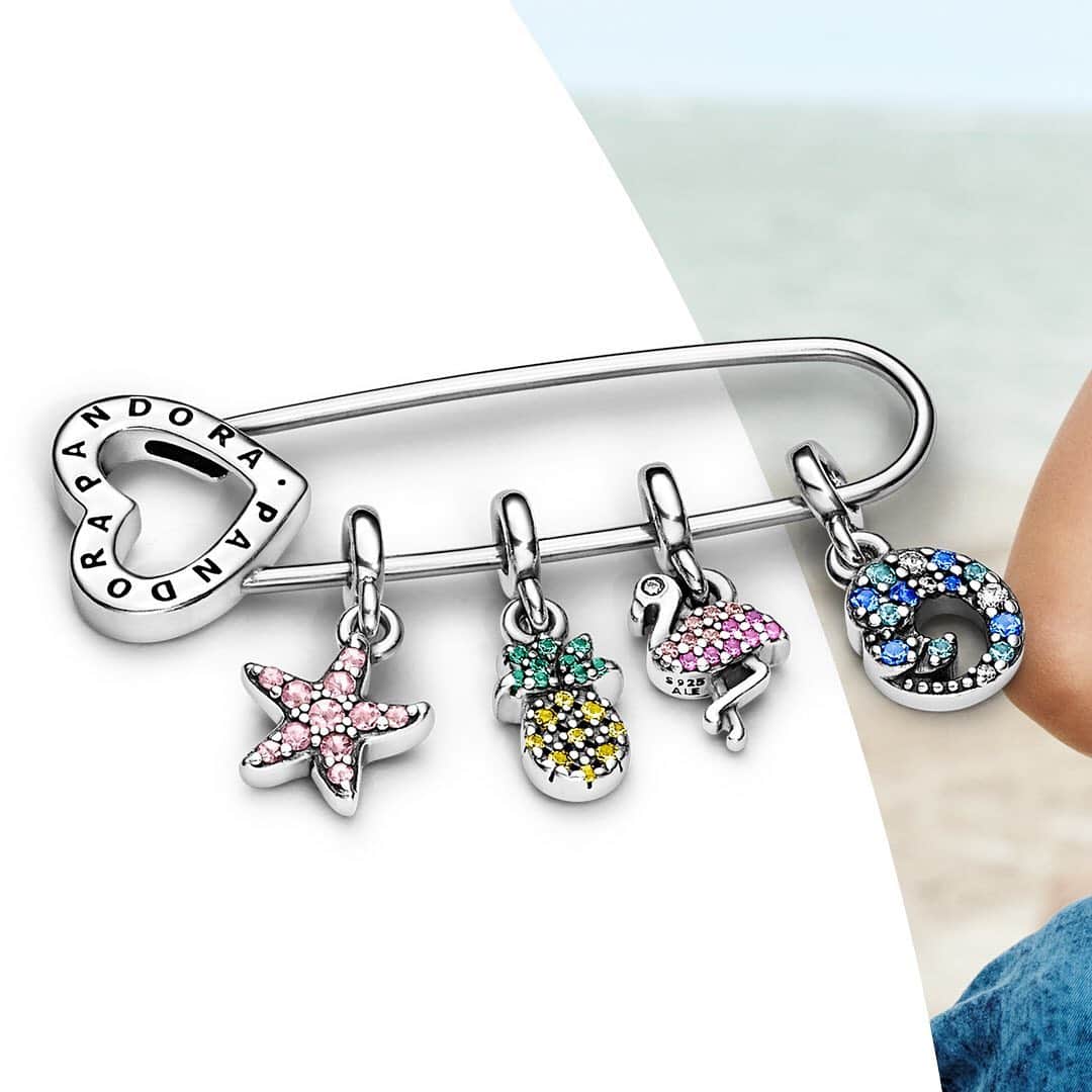 PANDORAさんのインスタグラム写真 - (PANDORAInstagram)「Catch all four dangle charms co-created by Millie Bobby Brown on a brooch and pin them anywhere you like. Don't forget to add the My Sea Turtle Single Stud Earring, which Millie also co-created! 💅🏻#SomethingAboutYou #PandoraMe #Charm」7月10日 22時03分 - theofficialpandora