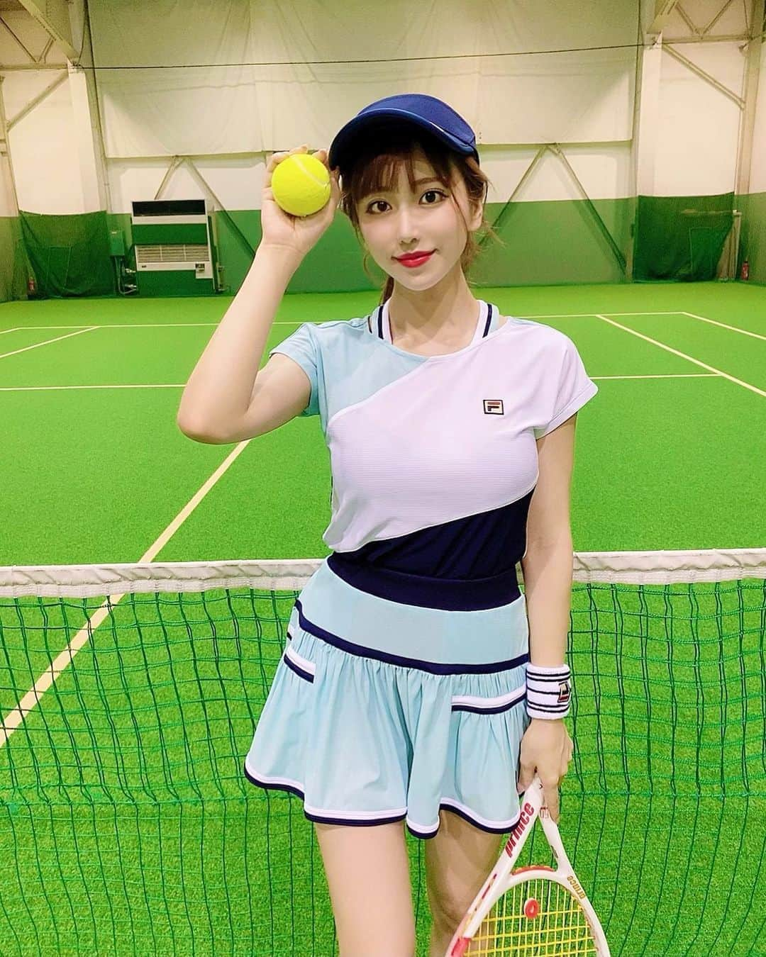 伴かなみさんのインスタグラム写真 - (伴かなみInstagram)「マイラケットGET🎾🎾🎾﻿ テニスウェアかわいいのたくさんあるから﻿ 楽しいっ🙊💚 ﻿ ﻿ #テニス #テニス女子 ﻿#テニス好きな人と繋がりたい  #テニスウェア #フィラ #fila﻿ #美肌 #赤リップ #リップ ﻿#大人メイク #メイク  #オトナ女子 #美意識向上﻿ #美意識 #ナチュラルメイク  #女子力 #女子力アップ」7月10日 22時14分 - k____n.8