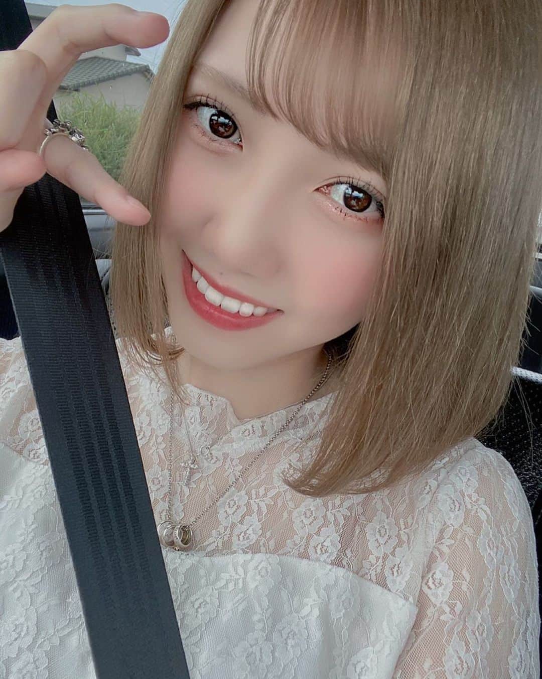村井純奈のインスタグラム：「ハイトーンボブだっちゃ。」