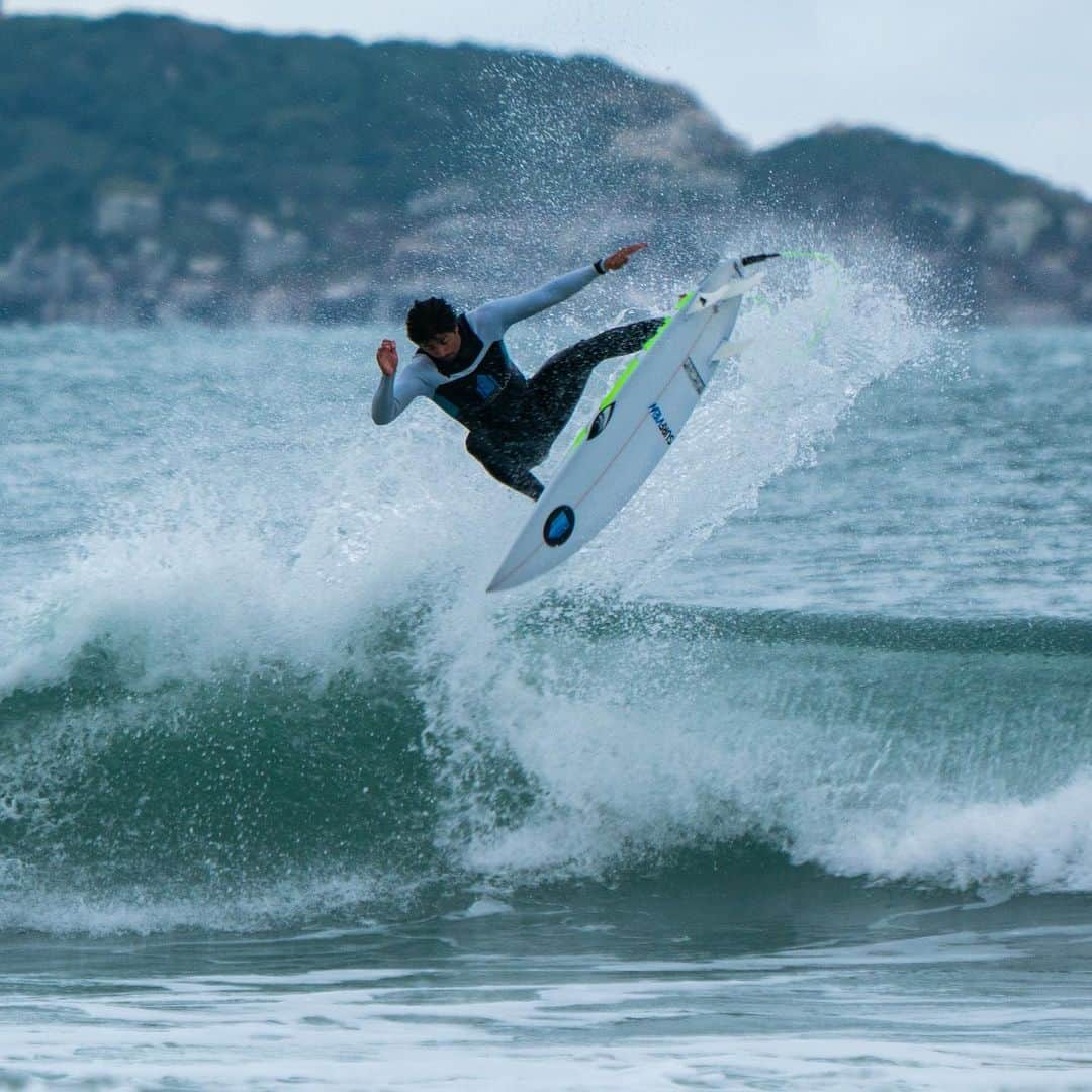 ミグエル・プッポのインスタグラム：「Será que tem swell esse fim de semana!?🥶🌊 #friodemais (foto: @italomlc )」