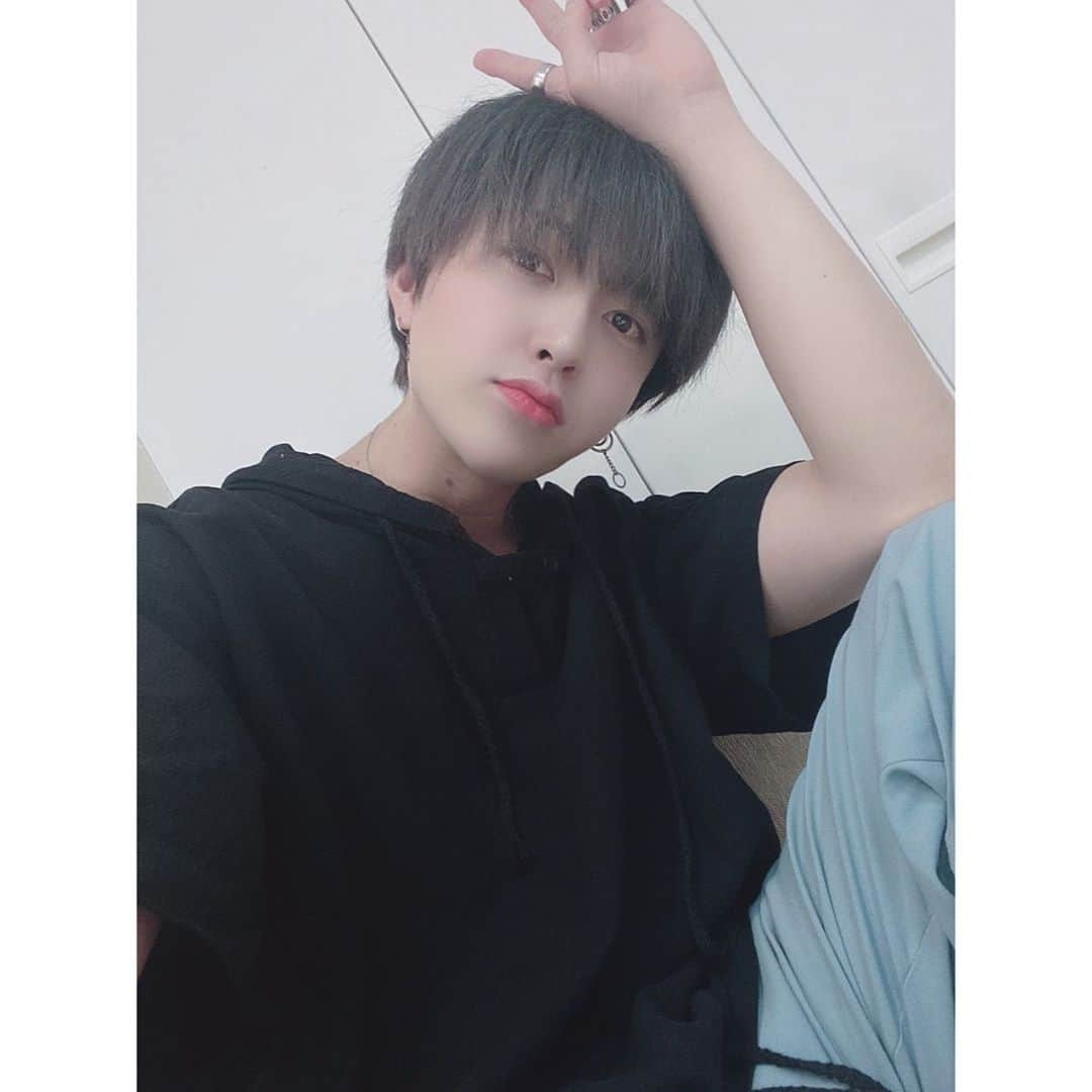 HIROTOさんのインスタグラム写真 - (HIROTOInstagram)「😏✌🏻  #ivvy #hiroto #today #selca #photo #jpn #artist #me #l4l #팔로우 #셀카 #instagram #instagood #instasize」7月10日 22時32分 - hiroto0605