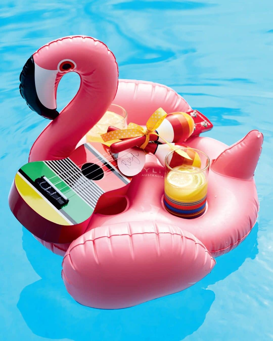 Bloomingdale'sさんのインスタグラム写真 - (Bloomingdale'sInstagram)「Pool day is a flamin-go🦩 . . . . . . #PoolVibes #PoolTime #PoolFloat #FlamingoFloat #SummerFeels #bloomingdales」7月10日 22時30分 - bloomingdales