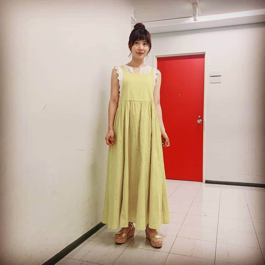 富永美樹さんのインスタグラム写真 - (富永美樹Instagram)「先日の#東大王 #弱気な自分 を#反省 した夜…次は積極的に#押していきたい です #環境省アンバサダー 日々の暮らしの中でできる#プラスチックスマート や#sdgs を意識した#ライフスタイル #ひとりひとり が#少しずつ #できることから  #先日の収録 #ジャンスカコーデ カメラ変えてみたら全然色が違う…😅」7月10日 22時30分 - miki.tominaga.official