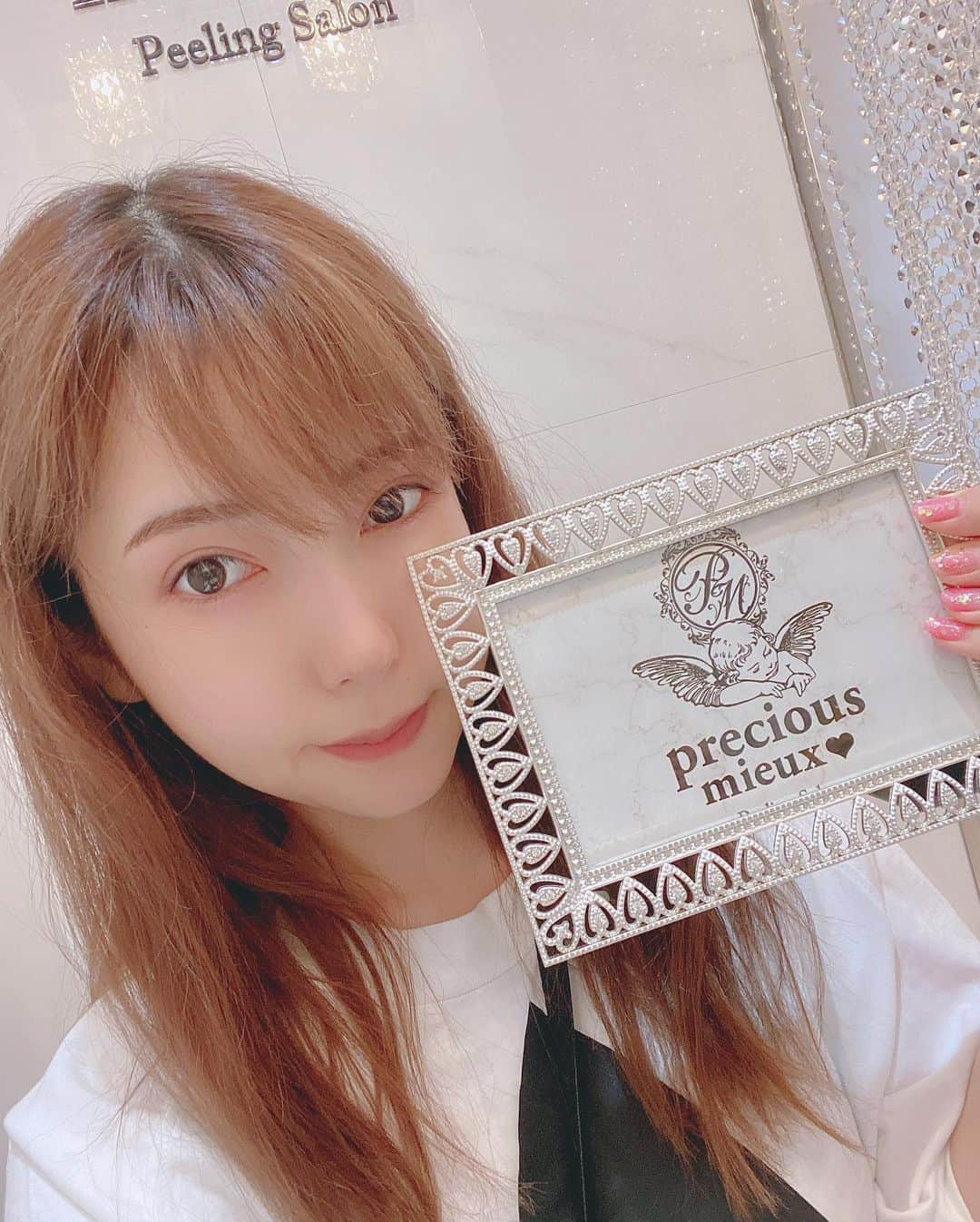 波多野結衣さんのインスタグラム写真 - (波多野結衣Instagram)「今日も(@precious_mieux )さんでピーリングをしてもらいました★ 施術者はゆうさんです🥰  今回行ったピーリングはローズピーリングです🌿 オプションで毛穴のお掃除もしてもらいました✨  今回も赤外線ゲルマヒーターで体を温めてから施術致したので沢山汗かきながら老廃物流しながら施術してもらいました☻ 今回もいい汗かけてよかったです♡ ありがとうございました！！  #precious_mieux #ピーリングサロン #ピーリング #ハーブピーリング #毛穴ケア #毛穴の黒ずみ #いちご鼻 #角栓除去 #ニキビ #ニキビ跡 #ニキビケア #美肌ケア #美肌作り #エステ　#エステサロン #肌質改善 #細胞再生 #アンチエイジング #陶器肌　#美白ケア #美容 #美容液 #美容好き #スキンケア　#スキンケア用品 #オススメコスメ #ノーファンデ #美肌作り」7月10日 22時33分 - hatachan524