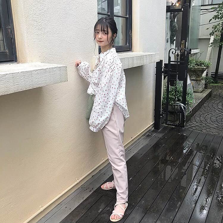 新田湖子さんのインスタグラム写真 - (新田湖子Instagram)「. 梅雨でマスクは前髪が終わります‪（ ; ; ）‪ 最近パンツが多くなってる👖♡」7月10日 22時39分 - coconitta0809