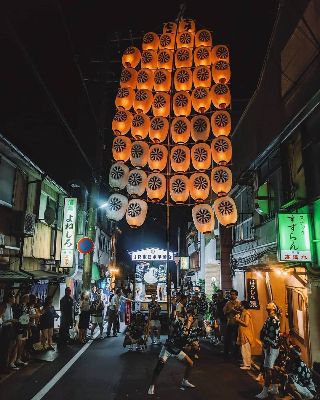 福田洋昭さんのインスタグラム写真 - (福田洋昭Instagram)「日本の夏と言えば祭りと花火大会だけど、今年はコロナの影響でほとんど中止になってしまって残念すぎです。この写真は去年行った祭りの思い出✨ . The best thing about summer in Japan is all unique festivals and amazing fireworks displays, unfortunately because of covid most of them have been canceled this year.  So here are some TB from last year✨ . #GooglePixel #Pixelで撮影 #Googleのスマホ . 秋田祭りAkita Matsuri, 五所川原立佞武多 Goshogawara Tachi Neputa, 京都祇園祭 Kyoto Gion Matsuri」7月10日 22時54分 - hirozzzz