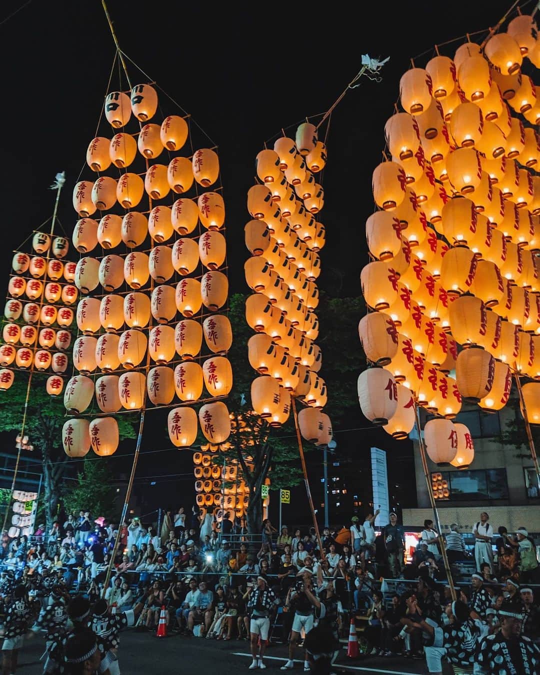 福田洋昭のインスタグラム：「日本の夏と言えば祭りと花火大会だけど、今年はコロナの影響でほとんど中止になってしまって残念すぎです。この写真は去年行った祭りの思い出✨ . The best thing about summer in Japan is all unique festivals and amazing fireworks displays, unfortunately because of covid most of them have been canceled this year.  So here are some TB from last year✨ . #GooglePixel #Pixelで撮影 #Googleのスマホ . 秋田祭りAkita Matsuri, 五所川原立佞武多 Goshogawara Tachi Neputa, 京都祇園祭 Kyoto Gion Matsuri」