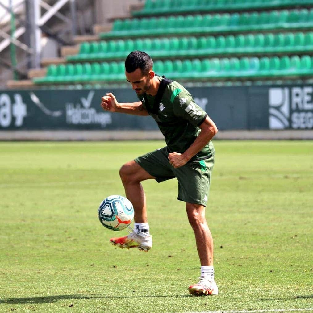 フアン・ミゲル・ヒメネス・ロペスのインスタグラム：「Con todo mañana. Vamos a por ello EQUIPO! 🛠️⚽💚 #MushoBetis」