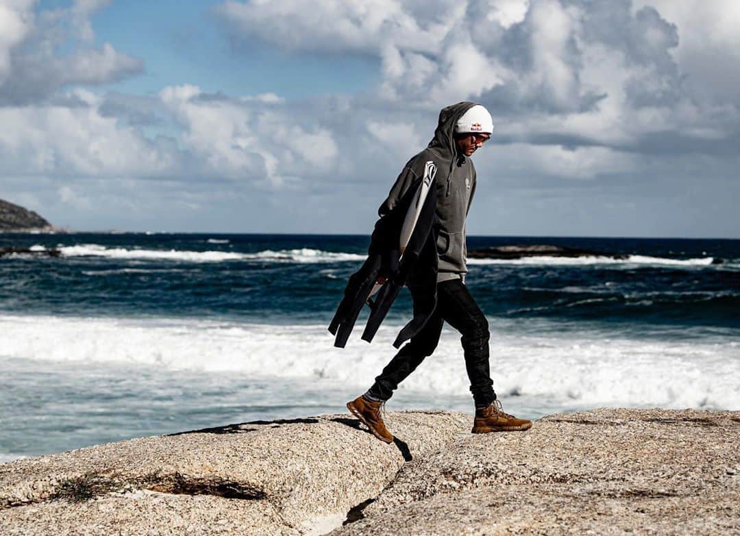 ジョーディ・スミスのインスタグラム：「“Always ready for my next adventure, thanks to @oakley for my boots. 📷 @craigkolesky #adventure #ready」