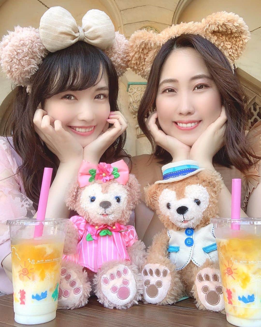 のインスタグラム：「🧸🎀﻿ ﻿ ❤️シェリーメイ＆ダッフィー❤️﻿ ﻿ 先日ディズニーシー行った時は﻿ ダフメイバウンド♬🧸﻿ ﻿ ﻿ ディズニーランドもシーも、﻿ ハロウィーン🎃クリスマス🎄お正月🎍﻿ 美女と野獣イベント🌹の﻿ 休止が発表されてめちゃくちゃ悲しい…😭💦﻿ でもしょうがないね💦﻿ ﻿ 医療従事者の方々に感謝＆﻿ ほんと一日でも早く安全な日常に﻿ 戻りますように✨🙏﻿ ﻿ ﻿ #シェリーメイバウンド#ディズニーシー#シェリーメイコーデ#ダッフィーコーデ#シェリーメイ#tokyodisneyresort#tokyodisneysea#disneysea#shelliemay」