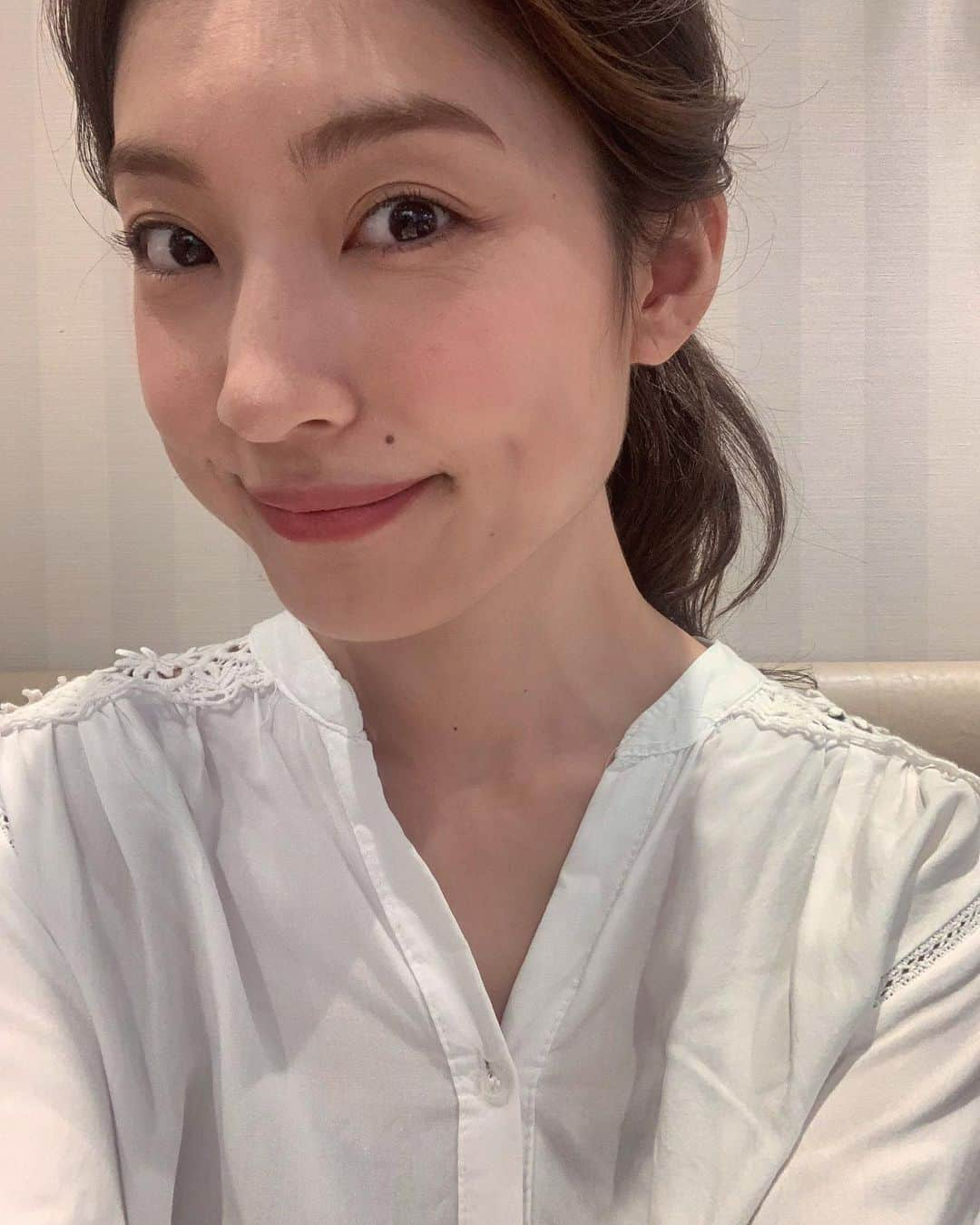 橋本聖子さんのインスタグラム写真 - (橋本聖子Instagram)「webムービーのモデルを務めさせていただきました、Smile brighter🦷✨ . 自宅で簡単にホワイトニングができちゃうよ💗おうち時間におすすめです🌟 . 是非、チェックしてみてくださいね🏠 https://item.rakuten.co.jp/dap-shop/smile-led/ . #モデル #自宅ホワイトニング #橋本聖子」7月10日 23時06分 - _seikohashimoto