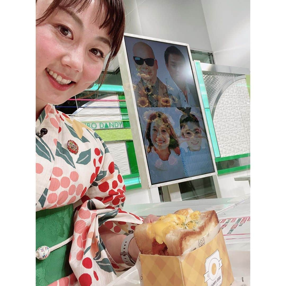 新井麻希さんのインスタグラム写真 - (新井麻希Instagram)「* いくらなんでもこんなに撮らないよね🤣🤣🤣すいません🙏🤣 * MXテレビの浴衣ウィークは、今日でおしまい👘🍉　 * 今年、着れるかなぁと思いながら、セールになっていた浴衣を一枚買いました😊濃紺の大人っぽいやつ、着る機会があるといいなぁ。 * 今回ご用意頂いたのもとってもかわいくて、気分がすごく上がりました！！ * #barairomx #バラいろダンディ #浴衣ウィーク」7月10日 23時16分 - makiarai58