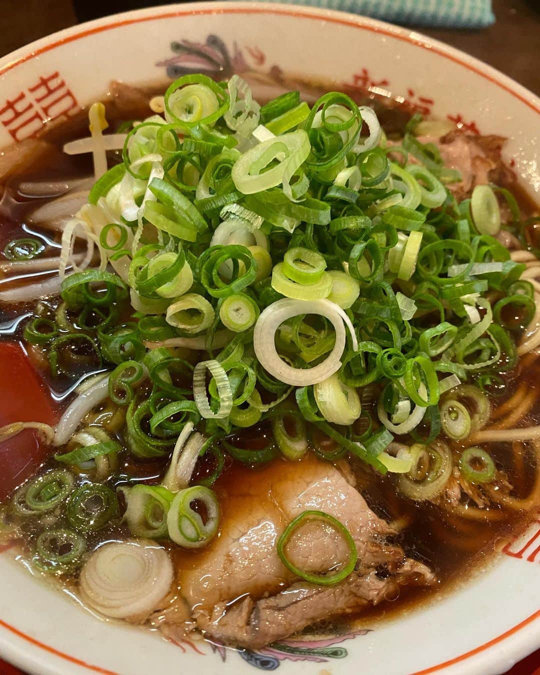 大根仁さんのインスタグラム写真 - (大根仁Instagram)「久しぶりに新福菜館。とはいえ京都本店ではなく麻布十番店。悪くはないが何回食べても何かが足りず「やっぱ京都の方が…」になっちゃう。なんかこう低音が弱いというか 。」7月10日 23時10分 - hitoshione