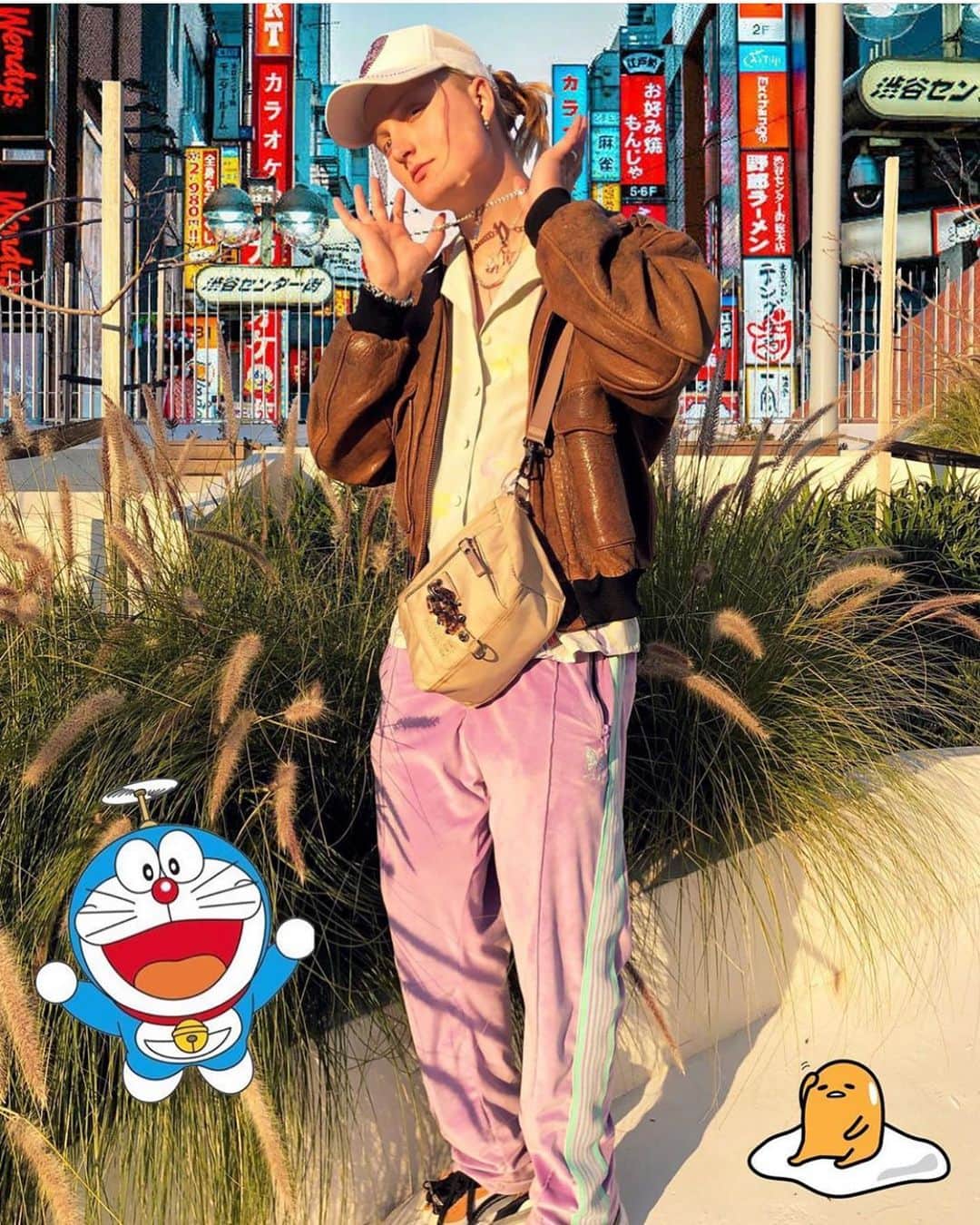 ジョージジーナ&ルーシーのインスタグラム：「@harrywallac.e with our “The Drops” - Havanna Beige. 🌾 Make sure to tag us in your pictures for a chance to be featured on our account. #gglsquad #georgeginalucy」