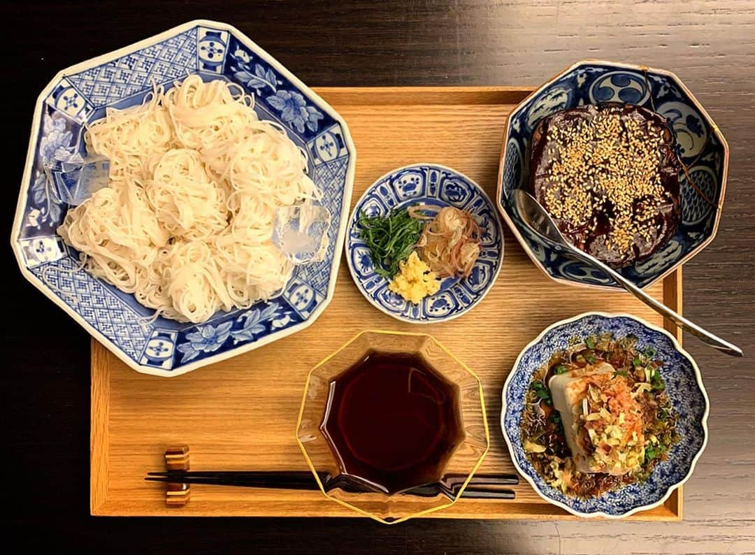 祐真朋樹さんのインスタグラム写真 - (祐真朋樹Instagram)「さっぱりしたもん #晩ご飯 #祐ご飯 #京賀茂なすの田楽 #利ご飯 #三輪素麺 #みょうが #生姜 #大葉  #冷奴」7月10日 23時37分 - stsukezane