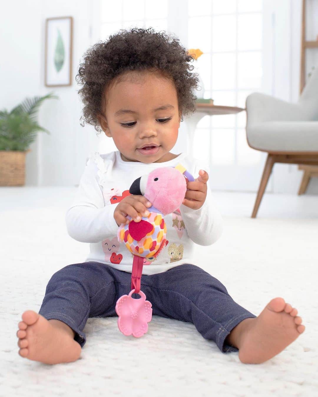 Skip Hopさんのインスタグラム写真 - (Skip HopInstagram)「FlaminGO and play! 😊 Our Chime & Teethe Toy is filled with pattern, texture and soothing sounds, your little one will love! 🦩💖🌴  #flamingo #playtime #skiphop」7月10日 23時37分 - skiphop