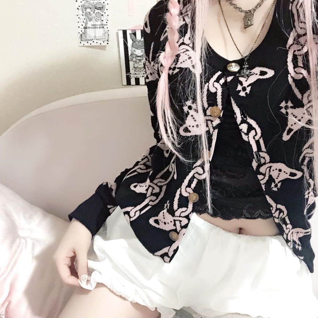 胡桃兎愛のインスタグラム：「ずっと着たかったカーディガンと最近お気に入りのかぼちゃパンツ❤︎」