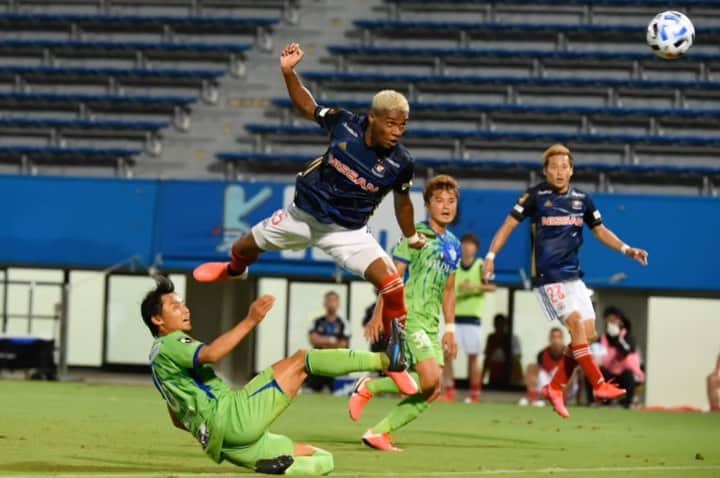 のインスタグラム：「@onaiwu_ado 💥⚽️ F・マリノス加入後リーグ戦初ゴール！  #オナイウ阿道 #fmarinos」