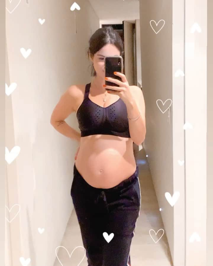 ステファニー・ブリットのインスタグラム：「SEXTAMOS! 👶🏻🤰🏻✨」