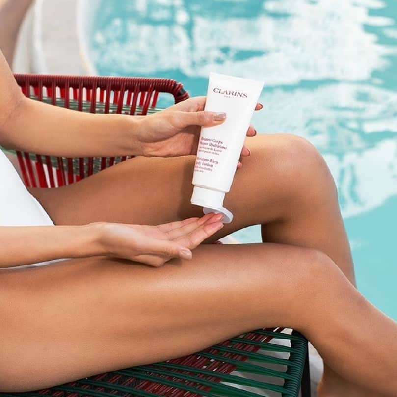 CLARINSさんのインスタグラム写真 - (CLARINSInstagram)「If you love our #skincare give our body care a try 💙 Moisture-Rich Body Lotion is formulated with extracts of 🍑Peach, 🌰Shea butter and 🌺Orange Flower wax, this rich formula visibly improve skin texture and tone. Locks in moisture and shields skin from the dehydrating effects of 🌞sun, ❄️cold, ✨heating, and 💨air-conditioning. Non-greasy formula absorbs quickly, so there's no wait time before dressing! #clarins」7月11日 10時03分 - clarinsusa