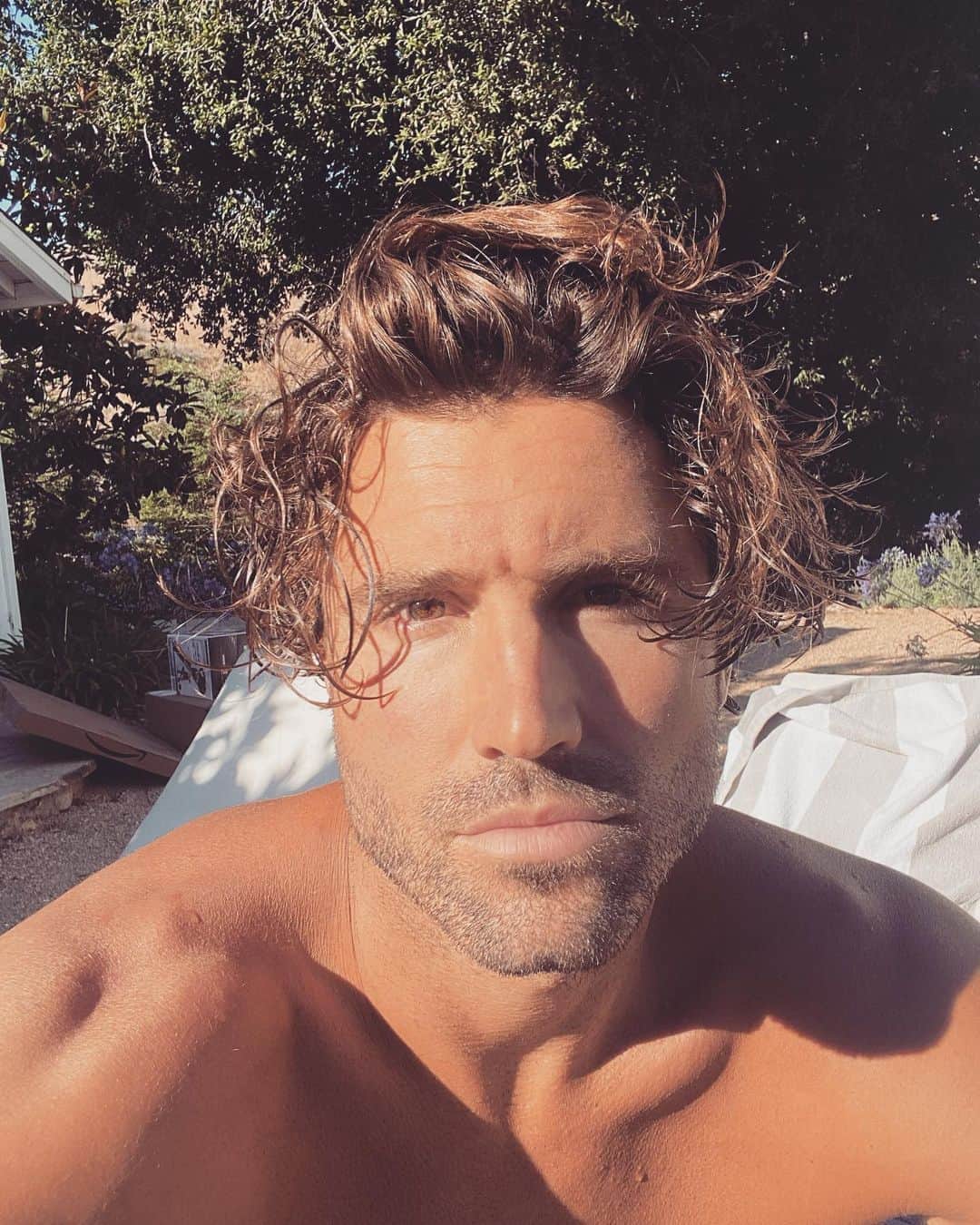 ブロディ・ジェンナーのインスタグラム：「Sunshine is the best medicine 🌞🌴」