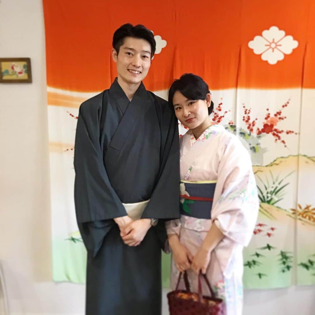 金沢着物レンタルshop心結〜kokoyui〜のインスタグラム：「素敵なご夫婦さま✨ 一緒にお着物選び楽しそうでした😊  #金沢観光 #金沢着物 #金沢ランチ #金沢グルメ #撮影 #兼六園 #東茶屋街 #21世紀美術館 #着物ヘア #ヘアセット #和服 #着物 #レトロ着物 #アンティーク着物 #着物女子 #着物コーディネート#きもの  #kimono #kimonorental #kimonostyle #kimonogirl #japanesekimono #和服體驗  -----*----*------*-----*----*-------- @kokoyui_kimono  ⚫︎金沢駅前 着物レンタル心結(ここゆい)  ⚫︎営業時間 : 9:00〜18:00 ⚫︎address : 金沢市本町1-3-39 ⚫︎tell : 076-221-7799 ⚫︎金沢駅から徒歩5分  ⚫︎コインパーキング補助  @kokoyui_furisode #成人式 #卒業式 #振袖 #結婚式 @kokoyui753 #お宮参り#七五三」