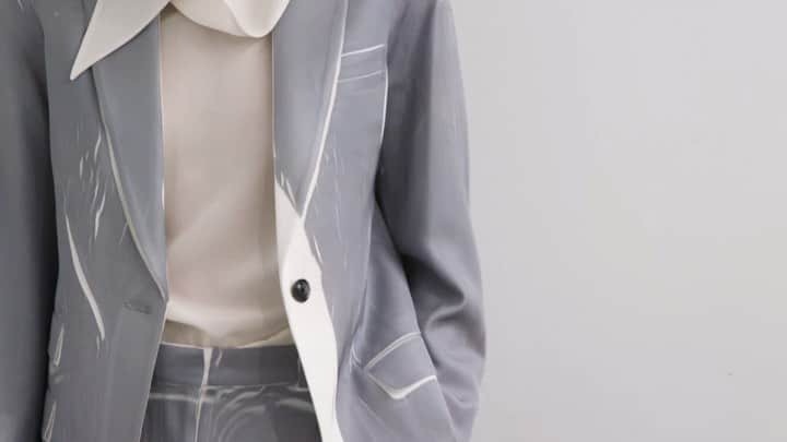 のインスタグラム：「New suit, done in our special overprinting technique for Pre-Fall 20.  Available now at 31philliplim.com.」