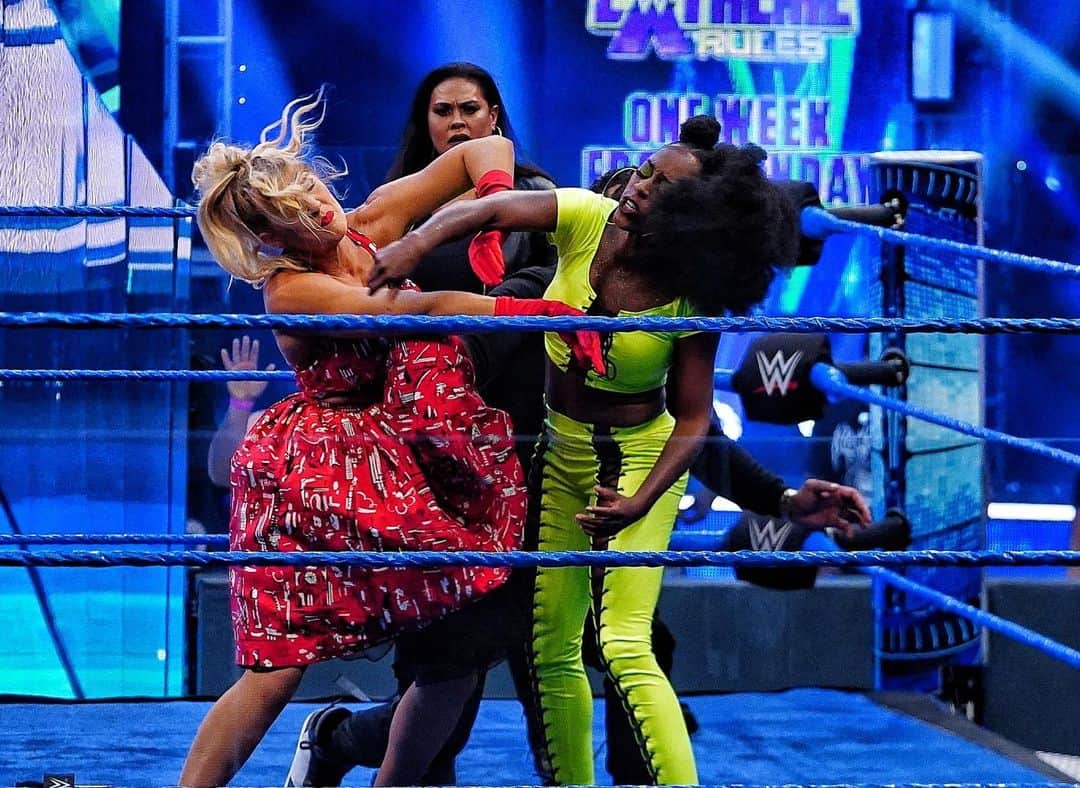 WWEさんのインスタグラム写真 - (WWEInstagram)「The Karaoke Showdown ended in chaos!!! #SmackDown」7月11日 10時37分 - wwe
