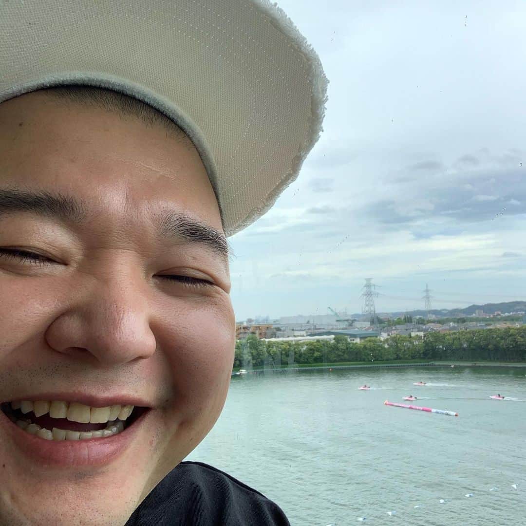 内山信二のインスタグラム：「今日も10時50分からボートレース多摩川にて裏どちゃんこTV📺  観てね〜‼️  #ボートレース多摩川 #YouTube Live #裏どちゃんこTV #予想 #今日は荒れそう #内山信二 #中川おさむ」