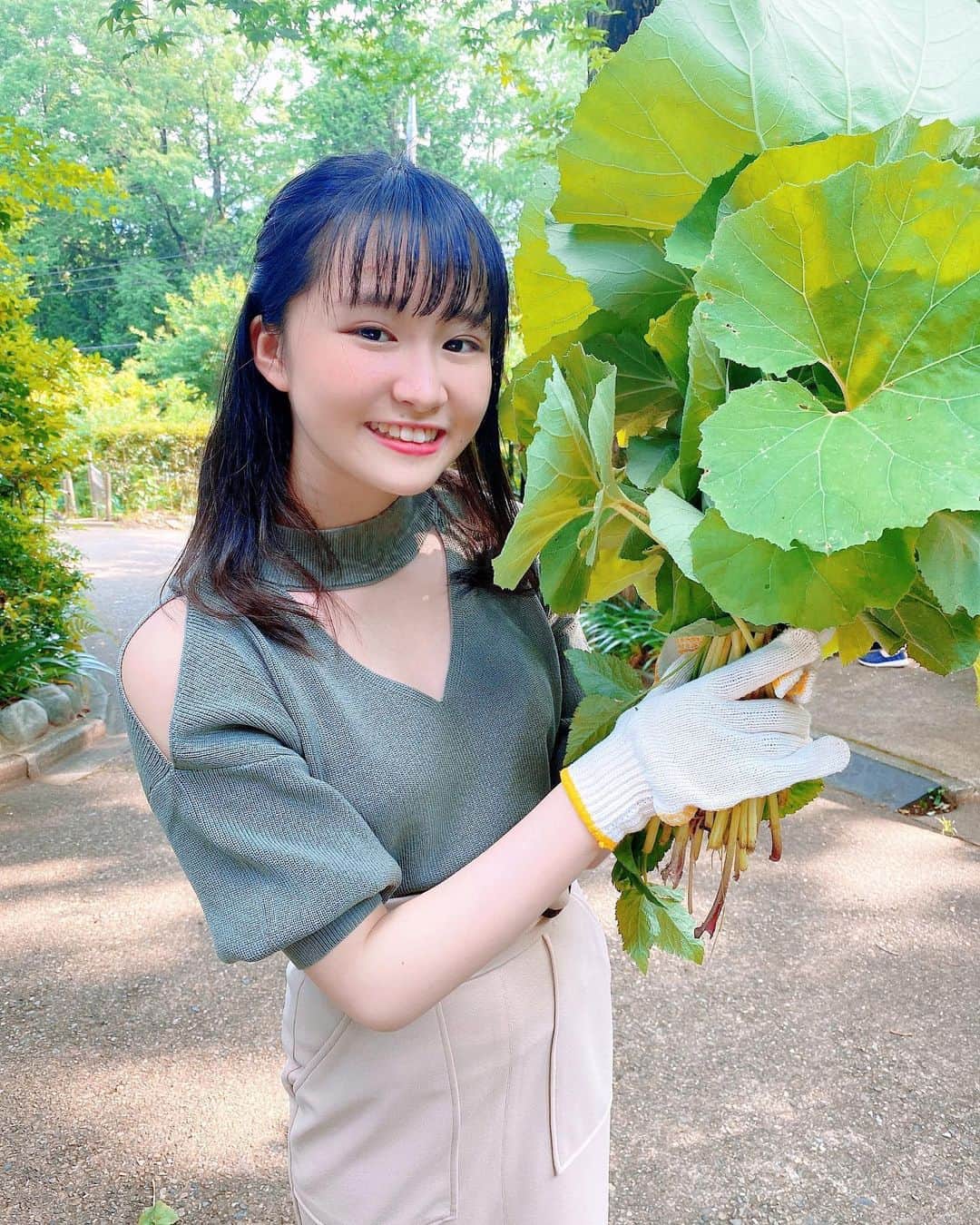千寛のインスタグラム：「YouTubeの時の写真です🍀  楽しかった～❤  今テスト期間なので…😢  次の動画までもう少し待ってて下さいね😊😊  #千寛  #書家  #自然  #youtube  #ふき  #旅  #좋아요 #좋아요반사 #여행 #여행스냅」