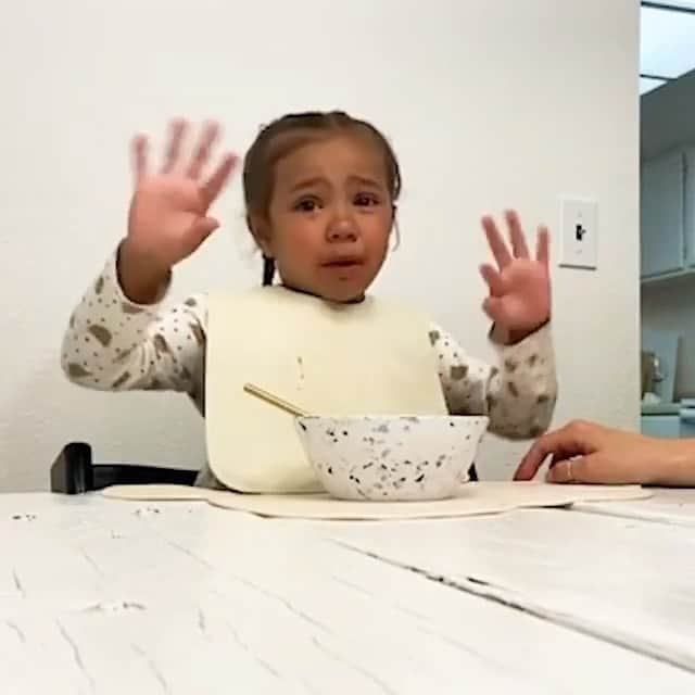 Average Parent Problemsのインスタグラム：「This little girl is ALL OF US. 😩😩😩 Video: @machouseblanc」