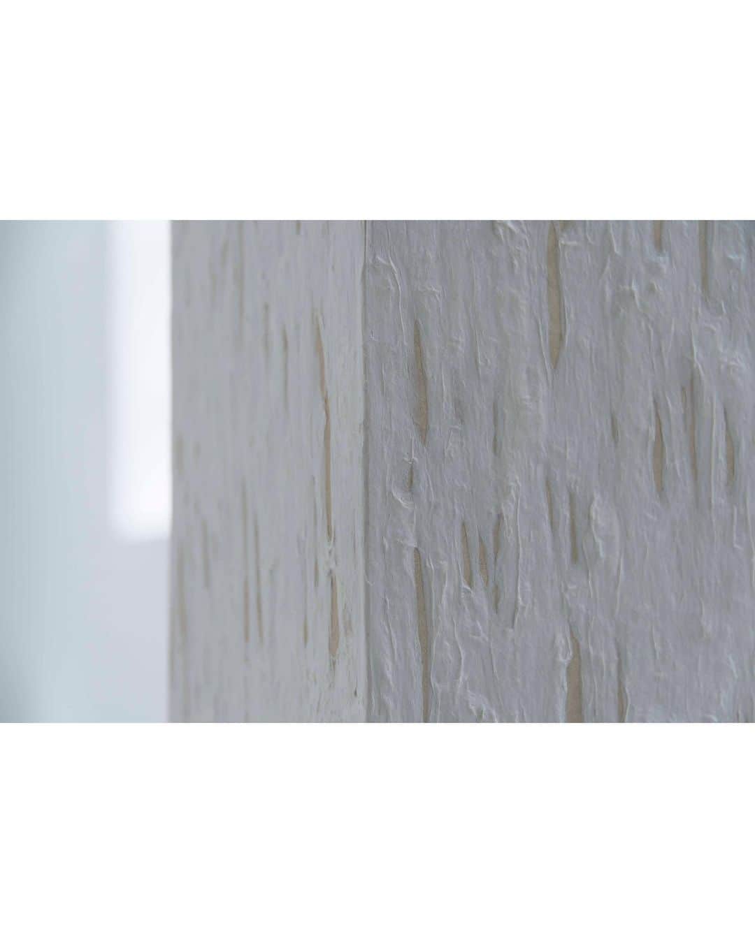 Wajueのインスタグラム：「#wajue #washi #wallpaper #japanesewallpaper #wallcovering #light #textures #luxuryhomes #surfacedesign #ecomaterials #interiordesign #interior #design #interiordesigner #interior_design #interiorart #interiorstyle #lighting #hoteldesign #hoteldesigner #shopdesign #shopdesigner #hoteldecor #materials #handmade #luxurylifestyle #luxurydesign #designideas #deco #artwork」