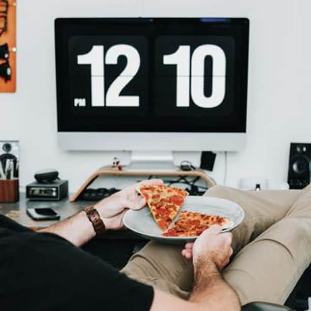 Pizza Hutさんのインスタグラム写真 - (Pizza HutInstagram)「Double tap if these are your WFH Friday vibes. 🍕❤️」7月11日 2時30分 - pizzahut