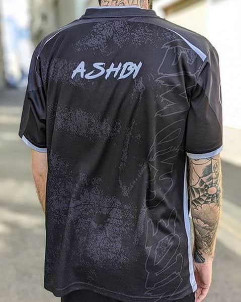Of Mice & Menさんのインスタグラム写真 - (Of Mice & MenInstagram)「💥💥💥 OM&M x @akquire E-Sports Jerseys are now available! Link in bio. 💥💥💥」7月11日 2時37分 - omandm
