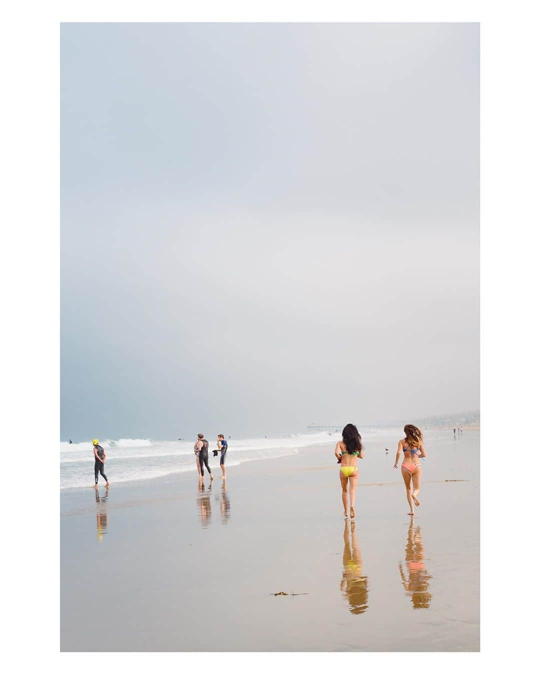 Pete Halvorsenのインスタグラム：「runnin' towards the weekend like...  . Leica Q2」