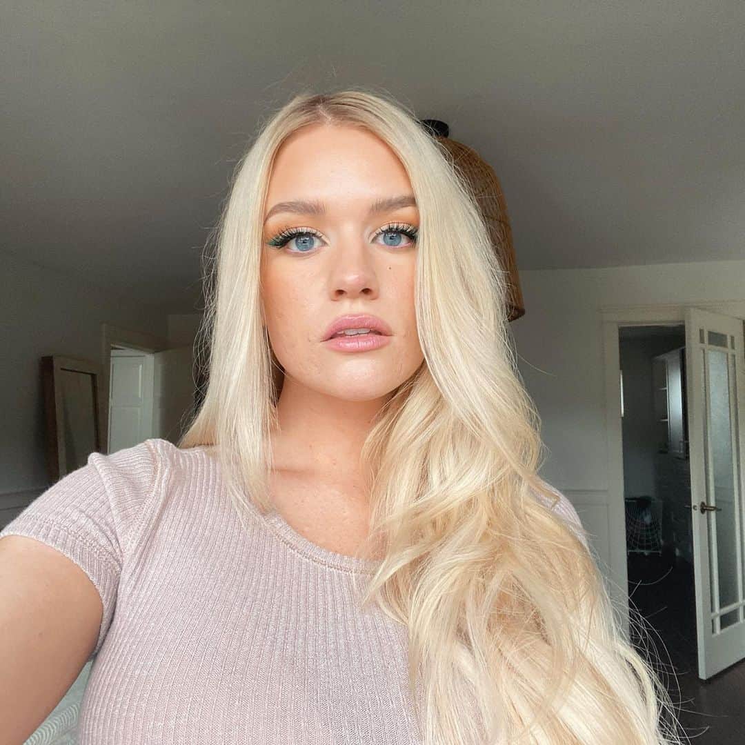 のインスタグラム：「#gifted - bro honestly it’s been a year since I last went in to see @drpavlou and when you see this smooth ass forehead in my next video 😙👌 nobody does injectables better than him 👏🏼 his whole staff is so kind and knowledgeable, getting touched up is always such a quick and comfortable experience. also swipe right to see my undereye filler before/after 👀 I got this done for the first time and I was literally shitting my pants but it was so fast and made a huge difference in regards to me looking like a cryptkeeper, thank you that will be all」
