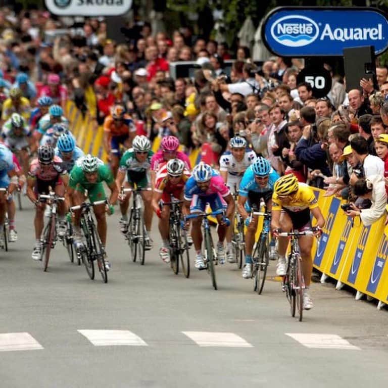 ファビアン・カンチェラーラのインスタグラム：「Remebering a special one 🤩 13 years ago today at the @letourdefrance  #TeamCancellara #TourdeFrance #cycling」