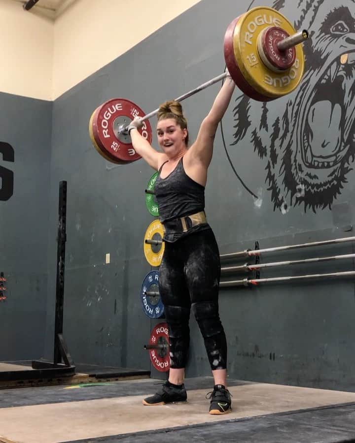 マッティ・ロジャーズのインスタグラム：「Sometimes you feel like a turd floating down the river, but still do good things. No miss snatch day up to some nice lifts. We spent the last 3 weeks staying lighter & drilling some tech stuff, but here we are alone in a gym & doing the shits (with @aimees2cents virtually with me)   110kg @ 76.9 BW」