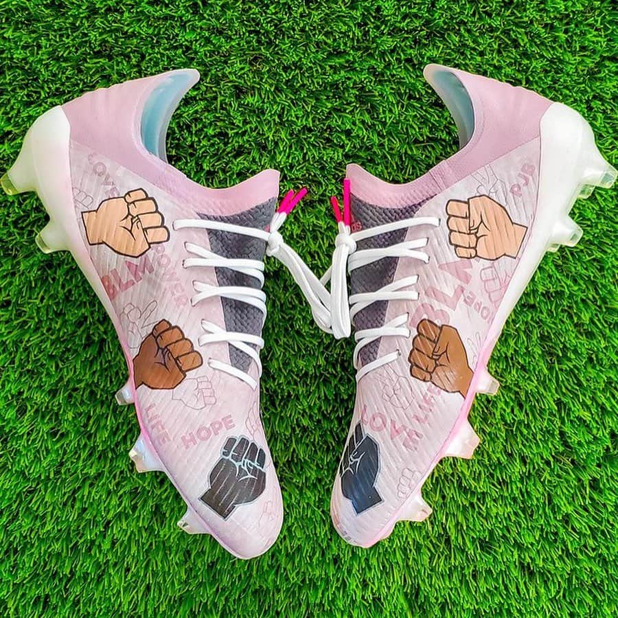 Major League Soccerさんのインスタグラム写真 - (Major League SoccerInstagram)「@migue10ibarra will wear these #BlackLivesMatter boots throughout the #MLSisBack Tournament.  📸: @soundersfc」7月11日 3時45分 - mls